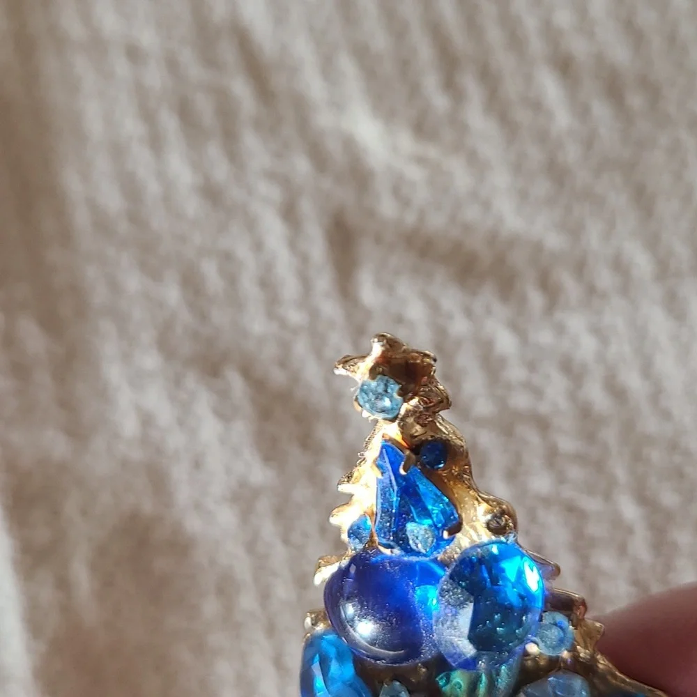 BG Rhinestone Pin - Picture 7 of 8